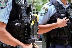 ബേഗയിൽ പോലീസ് ഉദ്യോഗസ്ഥരെ ആക്രമിച്ചു