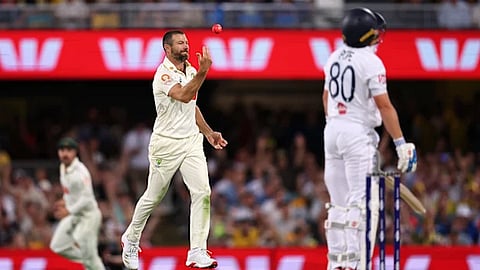 ആഷസ് പരമ്പരയിലെ രണ്ടാം ഇന്നിങ്സിലും പതറി ഇഗ്ലണ്ട്