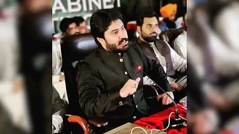 പാക് പ്രധാനമന്ത്രി ഷഹബാസ് ഷെരീഫിന്റെ പാർട്ടിയാണ് പിഎംഎൽ. പാർട്ടിയുടെ യുവജനവിഭാഗം തലവനാണ് കമ്രാൻ.