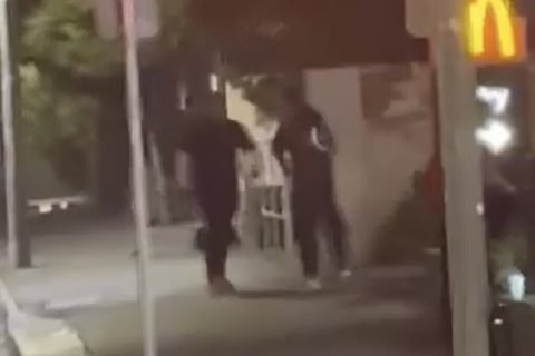 മക്ഡൊണാൾഡിന് പുറത്ത് രാത്രിയിൽ സംഘർഷം