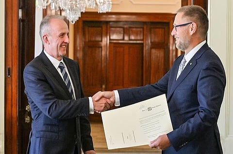 ലെഫ്റ്റനന്റ് ഗവർണർ റിച്ചാർഡ് ഹാരിസ് റിട്ട് പുറപ്പെടുവിച്ചു. (