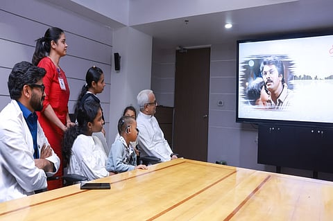 ആഞ്ചലോയെ നടൻ മമ്മൂട്ടിയുടെ ആശംസ സന്ദേശം കേൾപ്പിച്ചപ്പോൾ.