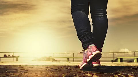 Walking can reduce frequent knee pain among people diagnosed with knee osteoarthritis.(Pixabay)