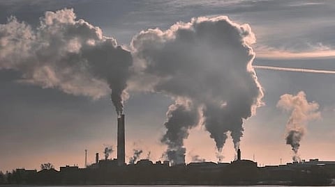 Nitric oxide originates from combustion at high temperatures, in particular from diesel vehicles. Combustion is also a source of PM10, along with abrasion from brakes and tyres, and dust (Unsplash)