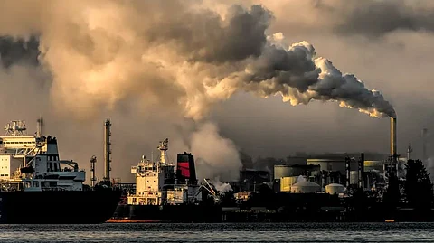 Breathing particulate matter (i.e., tiny particles suspended in the air) air pollution may trigger irregular heart rhythms (arrhythmias) in healthy teenagers (Unsplash)