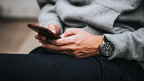 Our posture at the time of receiving and making mobile calls can potentially give rise to musculoskeletal issues. A host of studies have linked the wrong posture while using phones with pain and dysfunction.