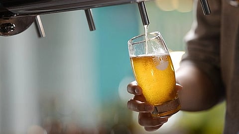 Scientists have demonstrated that the connection between dopamine and counterfactual information, which is related to the psychological notions of regret and relief, appears altered by alcohol use disorder.