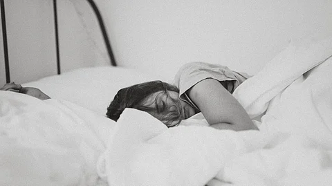 Theoretically, changing day length and light exposure over the course of the year could affect the duration and quality of our sleep. But figuring out how this applies in practice is difficult.