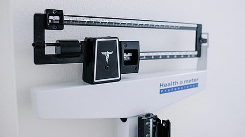 For patients with higher body mass index (BMI) undergoing unicompartmental or "partial" knee replacement (UKR), long-term outcomes are improved when the implant is placed using a cementless rather than cemented technique.