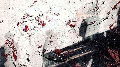 A man strangled his minor daughter to death.