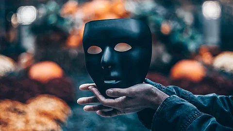 Narcissists can be charming and charismatic, but they are also prone to aggressive and abusive behavior when their needs are not met or when they feel threatened.