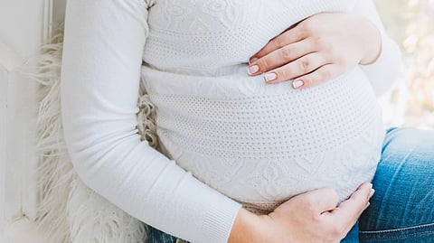 The family and relatives alleged that the negligence of the gynecologist was responsible for the death of the baby.
