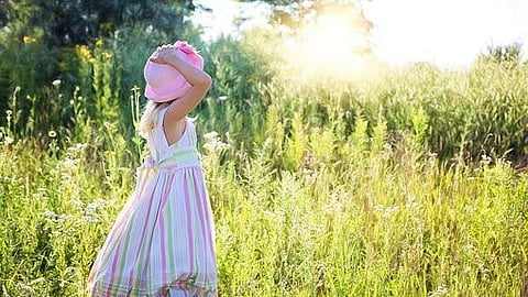 Delhi registered a maximum temperature of 40.6 degrees Celsius, four notches higher than normal -- the third consecutive day that the maximum temperature settled above 40 degrees Celsius.