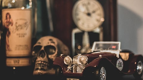 Animals are able to adapt to the 24-hour cycle of light and dark in terms of both behavior and physiology via changes in the suprachiasmatic nucleus