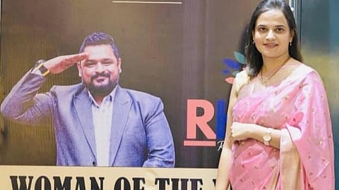 Dr. Akansha Salkar during an award ceremony