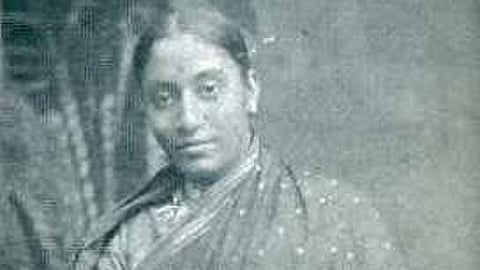After being freed from the constraints of an unwanted marriage, Rukhmabai pursued her dream of becoming a doctor. (Image: Wikimedia Commons)