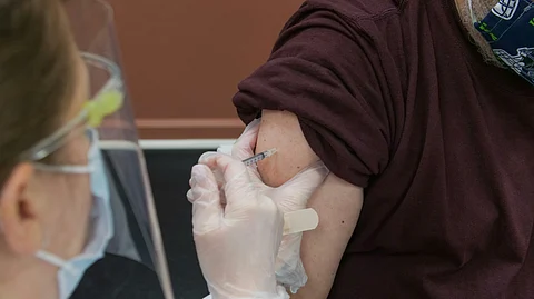 The combination of poly-ICLC with an immunotherapy vaccine utilizing dendritic cells is a promising approach for treating patients with deadly brain tumour.
