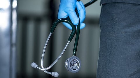 The doctor, identified as Dr. Prabhudesai, stated that he had informed the patient’s attendants that he was an emergency medicine doctor and not the one treating the patient. (Representational image: Pixabay)
