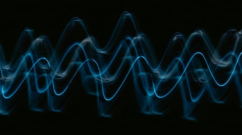 McMaster researchers challenge the belief that average voice characteristics are inherently attractive. Their findings suggest that standing out from the crowd with unique voice traits may be more appealing.
(Representational Image: Unsplash)