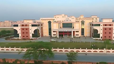 A building representing medical colleges.
