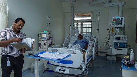 Mohanarajan Mohan, fined for verbal abuse at a Singapore hospital, expressed remorse and cited stress from a divorce. (Wikimedia Commons - Mark Kaniksu)