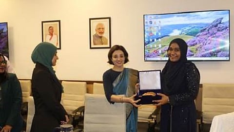 FSSAI welcomes Maldives'
First Lady, discusses collaboration on food safety and showcases the innovative Food Safety on Wheels initiative. (PIB)