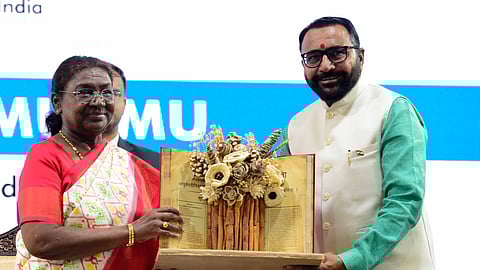 At AIIA’s 7th foundation day, President Droupadi Murmu stresses the need for qualified Ayurvedic practitioners and cooperation between medical systems. (PIB)