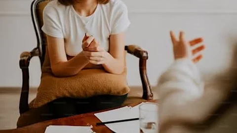 Asian Health Services introduced lay counseling during the covid-19 pandemic. (Unsplash)