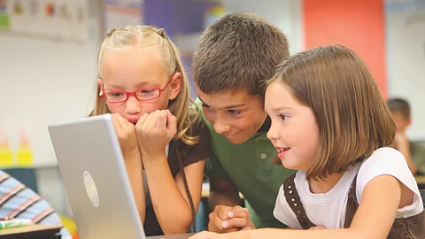 Researchers warn that increased screen time in children raises the risk of anxiety and depression. (Wikimedia Commons)