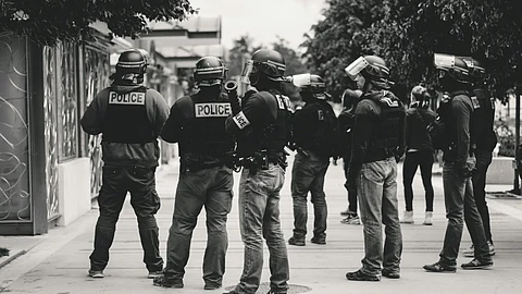 Telangana’s anti-drug raid uncovers a cross-state supply network, arresting three suspects in Hyderabad and identifying five others linked to the drug operation.
(Representational Image: Unsplash )