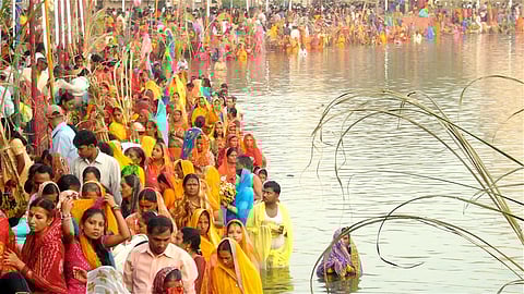 Delhi government designates 1,000 sites for Chhath Puja as pollution concerns close Yamuna access.
( Representational Image: Wikimedia Commons)