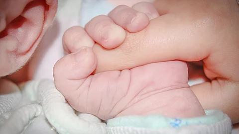 Swapped babies reunited with families after two days of panic. (Pixabay).