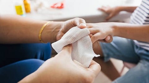 Ten minutes later when he came to back to his conscious, four of left hand's fingers had been chopped off (Representational Image: Unsplash)