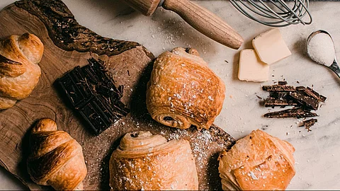 People who drink “diet” beverages, eat artificially sweetened yogurt, or other sugar substitutes are consuming fewer fruits and vegetables and more foods that are highly processed and high in saturated fat, salt and added sugar. (Unsplash)