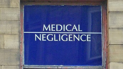 The lapses in medical care led to further complications and ultimately the patient's death, with the committee categorizing the case as medical negligence. (Representational Image: Wikimedia Commons)