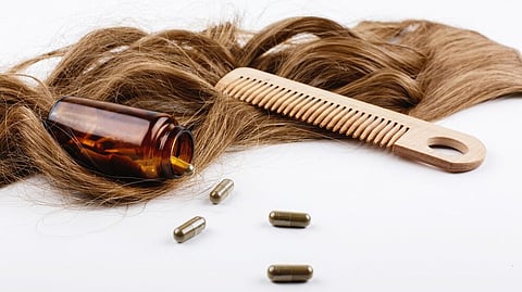 Three men were arrested in Meerut for allegedly deceiving over a thousand individuals with counterfeit hair growth medicine. (Image: Freepik)