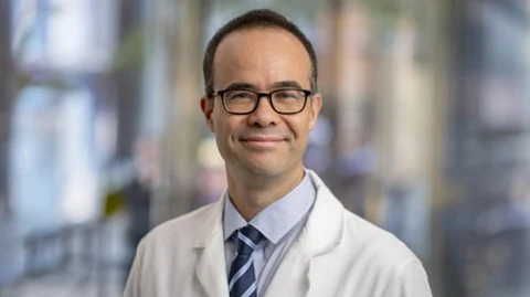 Dr. Luc Morris, a surgeon and research lab director at MSK, was the co-senior author of a research study to predict who will benefit from immune checkpoint inhibitors, a type of immunotherapy using only blood tests. (Newswise)