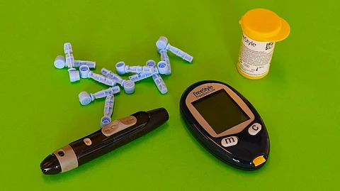 Managing Diabetes: Tools for Tracking Blood Sugar Levels and Staying Healthy. (Unsplash)