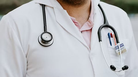 He noted that approximately 80% of practitioners in alternative medicine fields continue to prescribe modern drugs despite a SC ruling that explicitly prohibits such actions. (Representational Image: Unsplash)