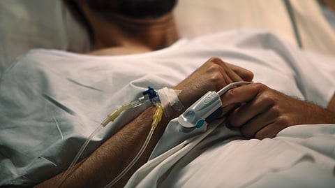 Prank Turns Fatal in Gujarat: Man Dies After High-Pressure Air Compressor Pipe Prank. (Image: Freepik)