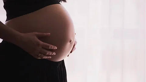 The teen, unaware of her condition presented with symptoms that initially seemed unrelated to pregnancy.