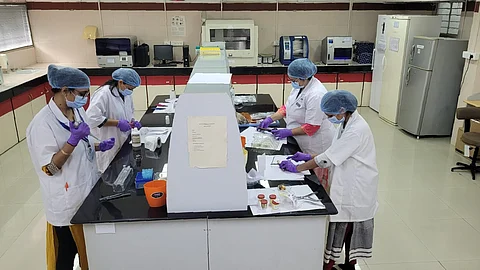Women working in the lab.