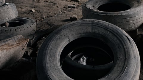 Image of tyres in an illegal pyrolysis plant.