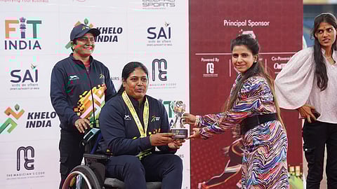 Image of Bhagyashree Jadhav receiving an award.
