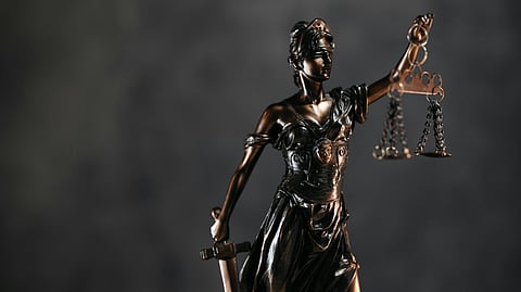 Image of a statue carrying weigh balance depicting truth or lie.