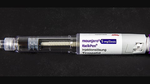 A close-up of Mounjaro kwikpen syringe.