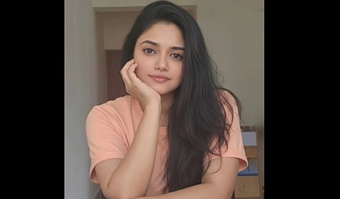 Dr. Athira Sugathan wearing a peach coloured T-shirt.