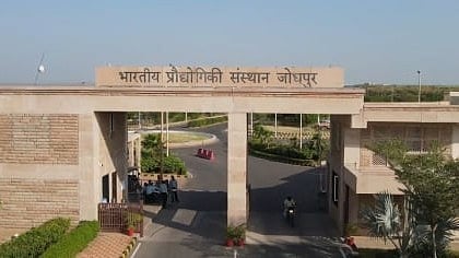 A building in beige of IIT.