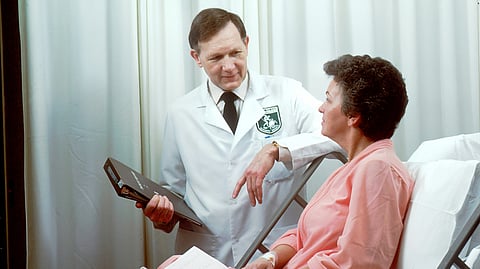 Doctor explaining the patient about the symptoms that patient should know before having a medical emergency