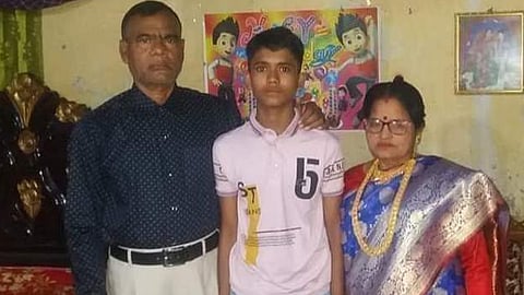 মাদক সেবনে বাধা দেয়ায় শিক্ষকের ঘরে ঢুকে কোপানো হলো সবাইকে